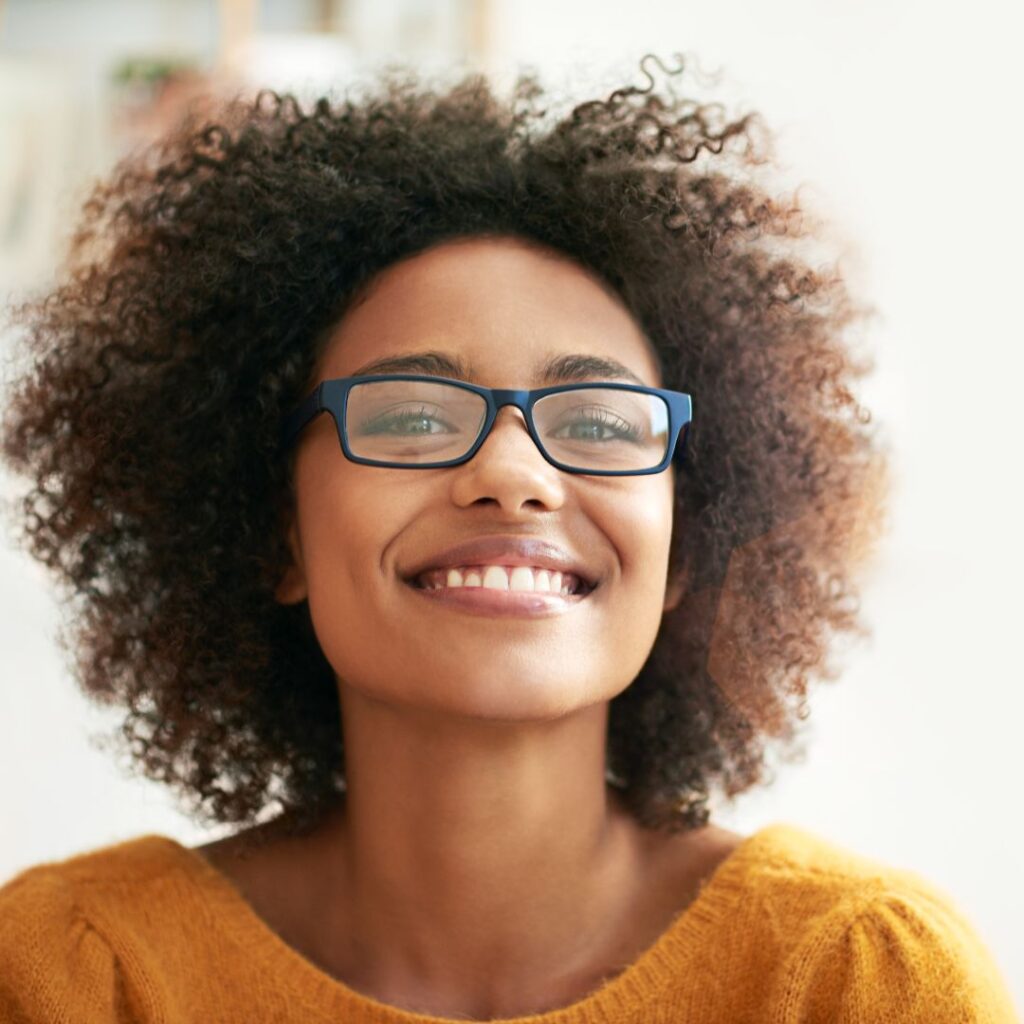 An image of a smiling woman.